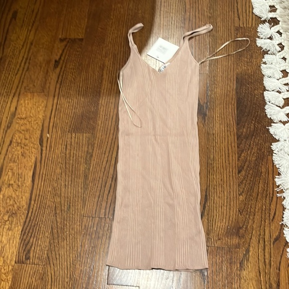 Dress Body con - Picture 1 of 3